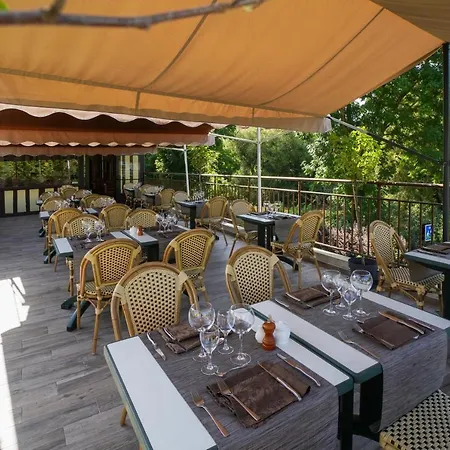 Le Saint Hubert Hotel *