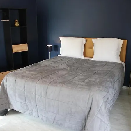 Le Saint Hubert Hotel *
