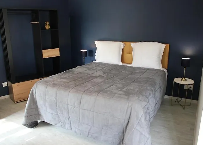 Le Saint Hubert Hotel *