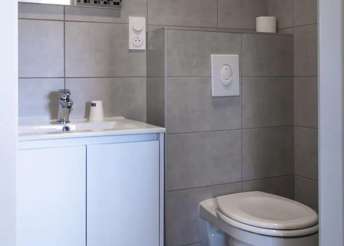 Le Saint Hubert Hotel *