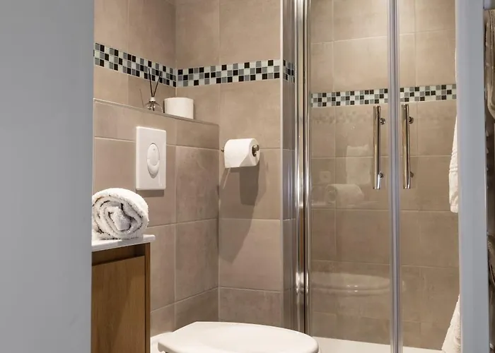 Le Saint Hubert Hotel *